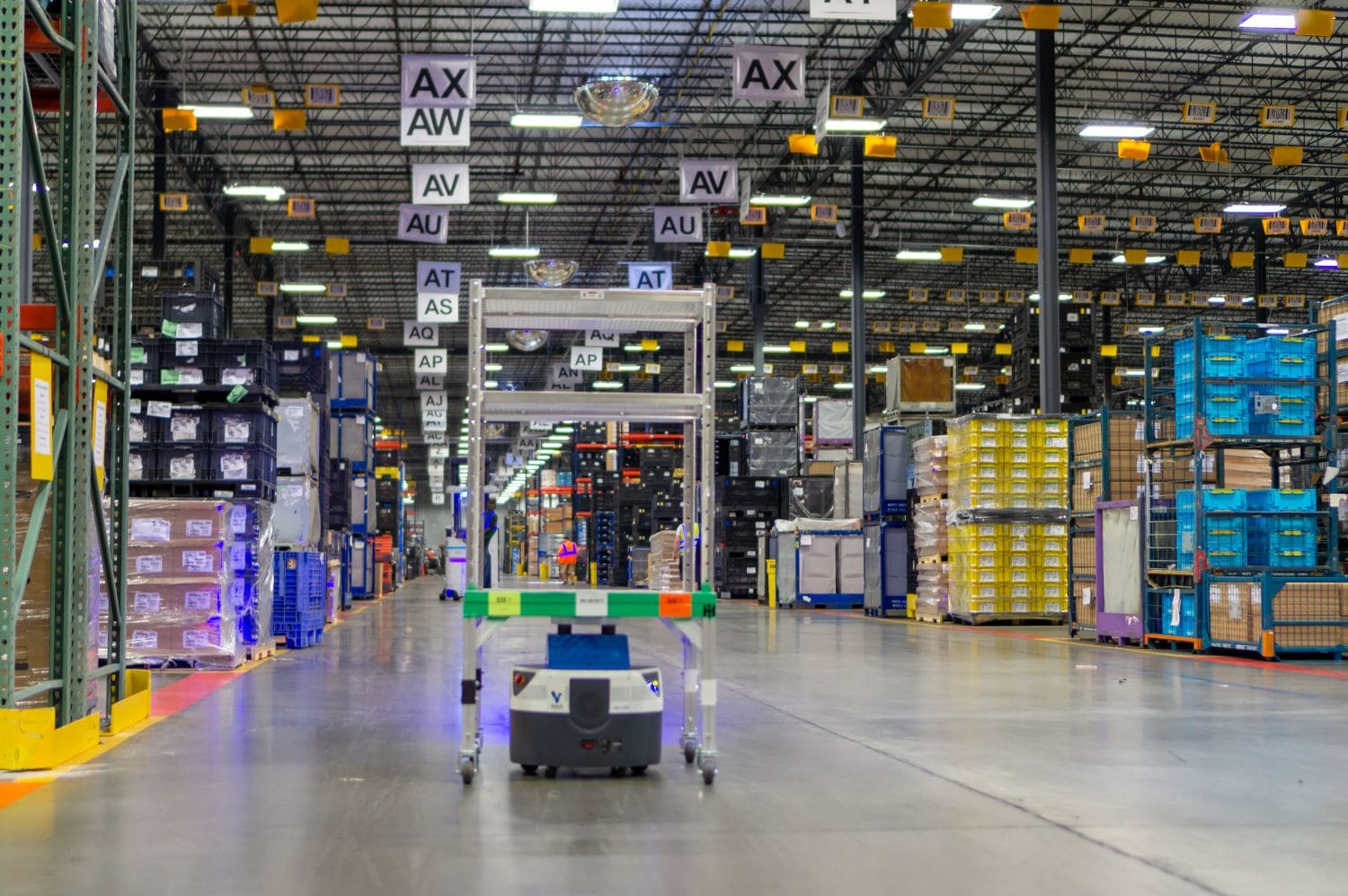 Zebra Fetch CartConnect100 AMR in warehouse
